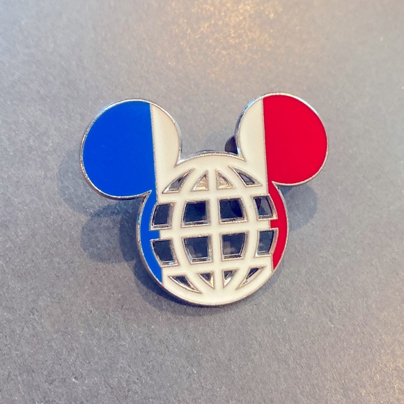 Disney pin: France 🇫🇷 flag Mickey Mouse head pin with lattice design - Picture 1 of 1